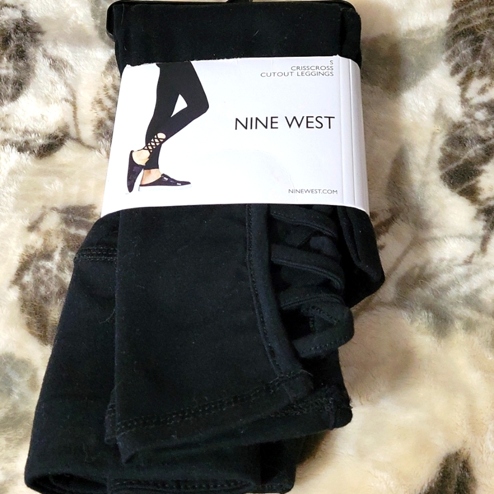 Small crisscross cutout leggins/ Ninewest